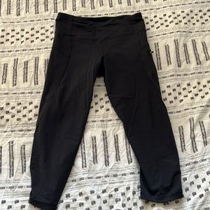 LuLu Lemon black cropped Leggings size 4 - like new